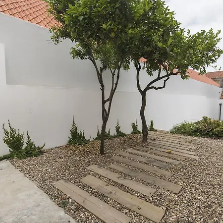 Lovelystay - Chic, Citrus - Private Garden * リスボン