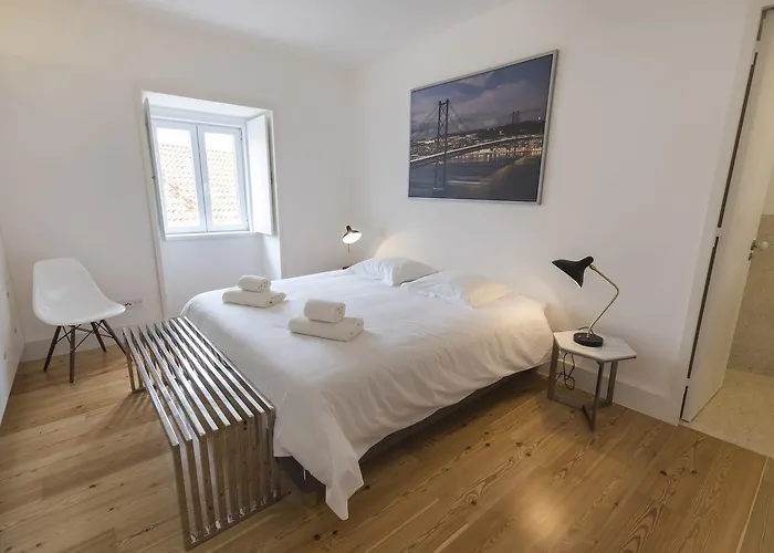 Lovelystay - Chic, Citrus - Private Garden Appartement *