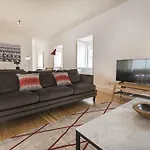 Lovelystay - Chic, Citrus - Private Garden 아파트
