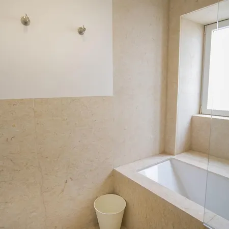 Lovelystay - Chic, Citrus - Private Garden Apartment Lisbon