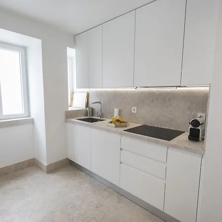 Lovelystay - Chic, Citrus - Private Garden Apartment Lisbon