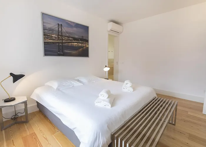 Apartamento Lovelystay - Chic, Citrus - Private Garden Lisboa