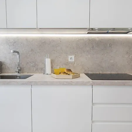 Lovelystay - Chic, Citrus - Private Garden Appartement *