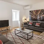 Lovelystay - Chic, Citrus - Private Garden Apartment